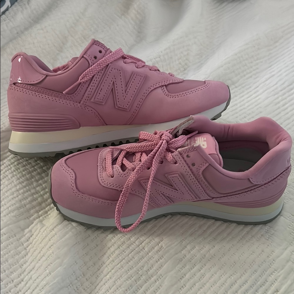 New Balance Women's Pink Sneakers